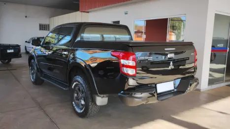 MITSUBISHI L 200 Triton 2.4 16V SPORT HPE 4X4 CABINE DUPLA TURBO DIESEL AUTOMTICO, Foto 6