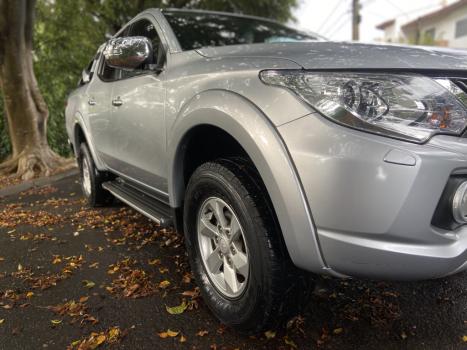 MITSUBISHI L 200 Triton 2.4 16V SPORT HPE TOP 4X4 CABINE DUPLA TURBO DIESEL AUTOMTICO, Foto 3