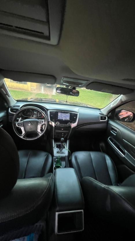 MITSUBISHI L 200 Triton 2.4 16V SPORT HPE 4X4 CABINE DUPLA TURBO DIESEL AUTOMTICO, Foto 9