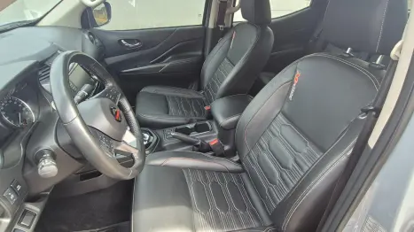 NISSAN Frontier 2.3 16V PRO4X CABINE DUPLA 4X4 BI-TURBO DIESEL AUTOMTICO, Foto 11