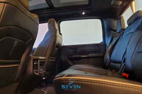 RAM 1500 5.7 V8 LIMITED NIGHT EDITION CABINE DUPLA 4X4 AUTOMTICO, Foto 14