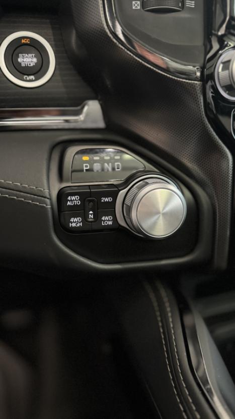 RAM 1500 5.7 V8 LIMITED NIGHT EDITION CABINE DUPLA 4X4 AUTOMTICO, Foto 11