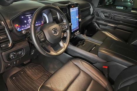 RAM 1500 5.7 V8 LIMITED NIGHT EDITION CABINE DUPLA 4X4 AUTOMTICO, Foto 9