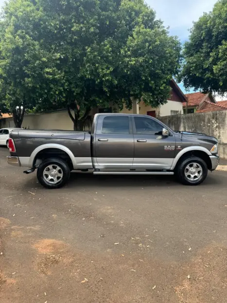 RAM 2500 6.7 I6 24V SLT CABINE DUPLA TURBO DIESEL LARAMIE 4X4 AUTOMTICO, Foto 7