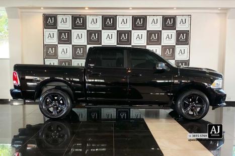 RAM Classic 5.7 V8 32V 4P HEMI LARAMIE NIGHT EDITION AUTOMTICO, Foto 4