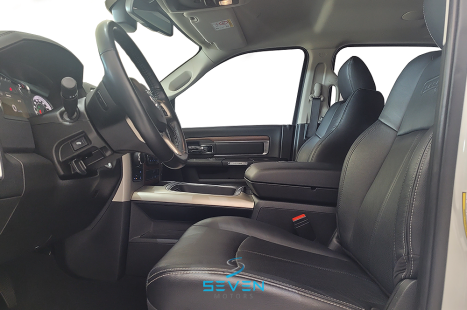 RAM Classic 5.7 V8 32V 4P HEMI LARAMIE AUTOMTICO, Foto 13