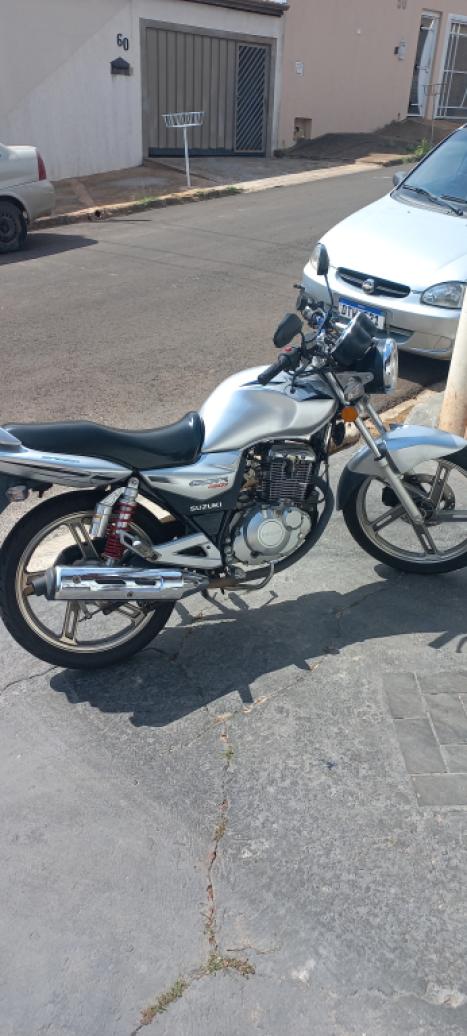 SUZUKI GSR 150 I, Foto 7