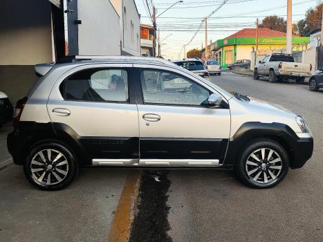 TOYOTA Etios Cross 1.5 16V 4P, Foto 4