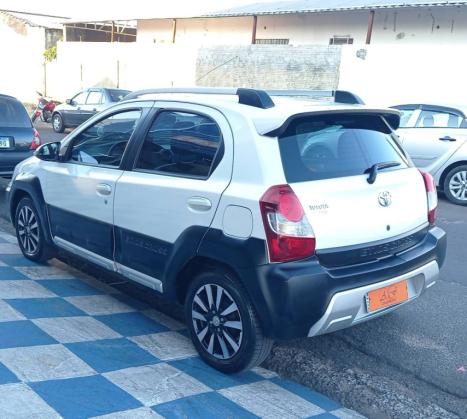 TOYOTA Etios Cross 1.5 16V 4P, Foto 3