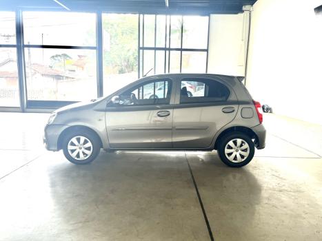 TOYOTA Etios Hatch 1.3 16V 4P FLEX X, Foto 6