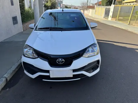 TOYOTA Etios Hatch 1.3 16V 4P FLEX X AUTOMTICO, Foto 1