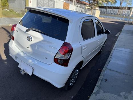 TOYOTA Etios Hatch 1.3 16V 4P FLEX X AUTOMTICO, Foto 5
