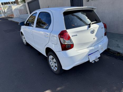 TOYOTA Etios Hatch 1.3 16V 4P FLEX X AUTOMTICO, Foto 6