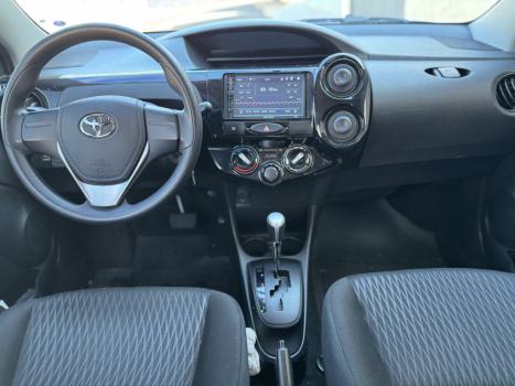 TOYOTA Etios Hatch 1.3 16V 4P FLEX X AUTOMTICO, Foto 9