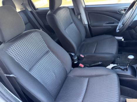 TOYOTA Etios Hatch 1.3 16V 4P FLEX X AUTOMTICO, Foto 10
