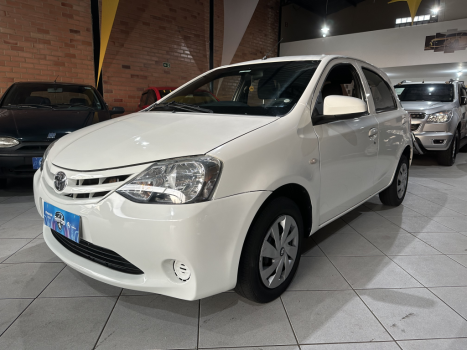 TOYOTA Etios Hatch 1.3 16V 4P FLEX X, Foto 2