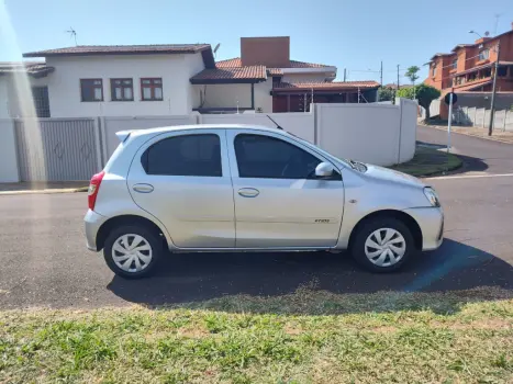 TOYOTA Etios Hatch 1.3 16V 4P FLEX X, Foto 6