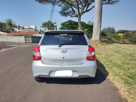 TOYOTA Etios Hatch 1.3 16V 4P FLEX X, Foto 8