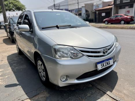 TOYOTA Etios Hatch 1.3 16V 4P FLEX, Foto 1