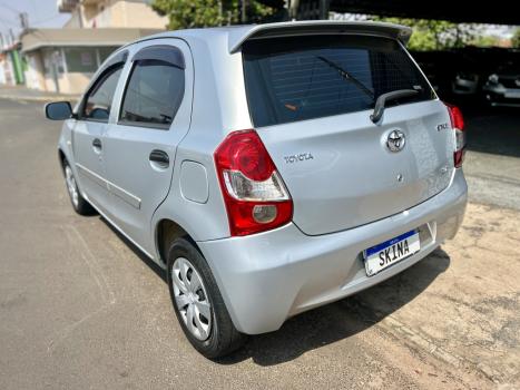 TOYOTA Etios Hatch 1.3 16V 4P FLEX, Foto 6