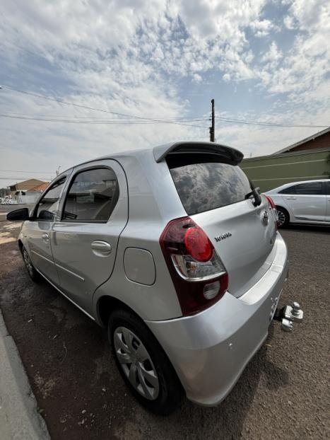 TOYOTA Etios Hatch 1.3 16V 4P FLEX X, Foto 4