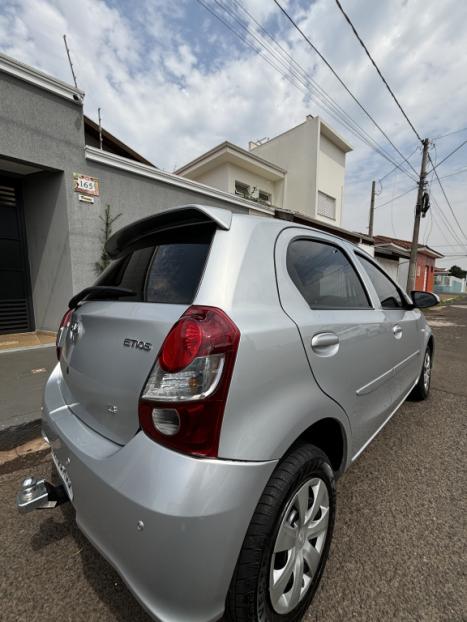 TOYOTA Etios Hatch 1.3 16V 4P FLEX X, Foto 8