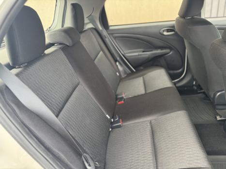 TOYOTA Etios Hatch 1.3 16V 4P FLEX X AUTOMTICO, Foto 6