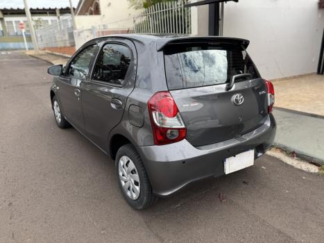 TOYOTA Etios Hatch 1.3 16V 4P FLEX X AUTOMTICO, Foto 2