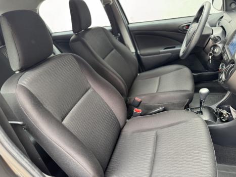 TOYOTA Etios Hatch 1.3 16V 4P FLEX X AUTOMTICO, Foto 9
