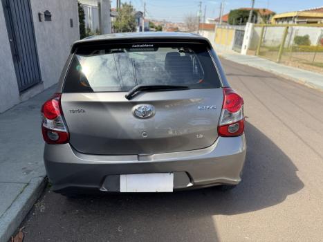 TOYOTA Etios Hatch 1.3 16V 4P FLEX X AUTOMTICO, Foto 3