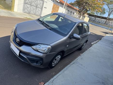 TOYOTA Etios Hatch 1.3 16V 4P FLEX X AUTOMTICO, Foto 4