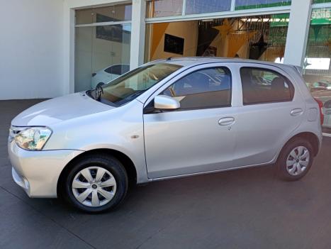 TOYOTA Etios Hatch 1.3 16V 4P FLEX X, Foto 2