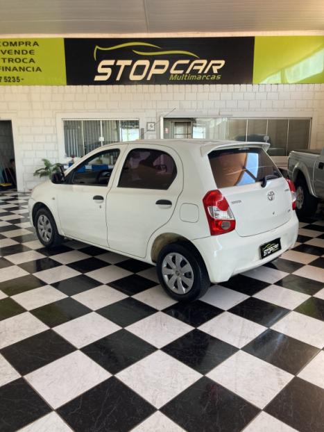 TOYOTA Etios Hatch 1.3 16V 4P FLEX X, Foto 5