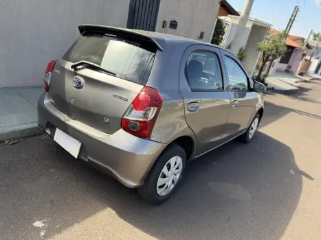 TOYOTA Etios Hatch 1.3 16V 4P FLEX X AUTOMTICO, Foto 9
