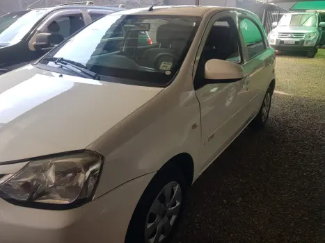 TOYOTA Etios Hatch 1.3 16V 4P FLEX X, Foto 2