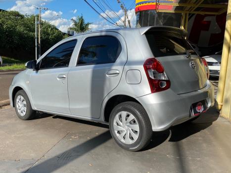 TOYOTA Etios Hatch 1.3 16V 4P FLEX X AUTOMTICO, Foto 5