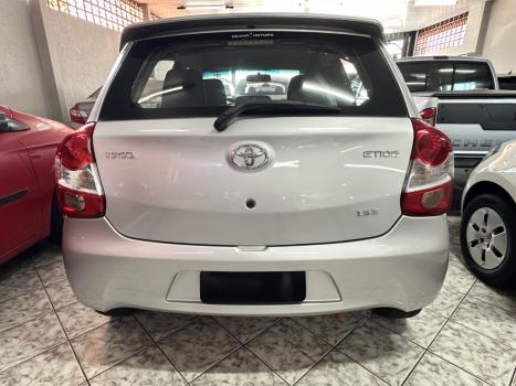 TOYOTA Etios Hatch 1.3 16V 4P FLEX X AUTOMTICO, Foto 2