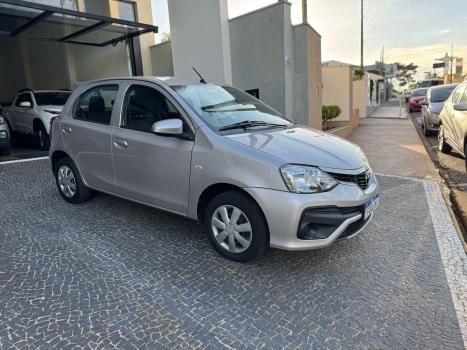 TOYOTA Etios Hatch 1.3 16V 4P FLEX X, Foto 1