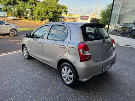 TOYOTA Etios Hatch 1.3 16V 4P FLEX X, Foto 4