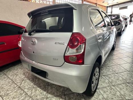 TOYOTA Etios Hatch 1.3 16V 4P FLEX X, Foto 6