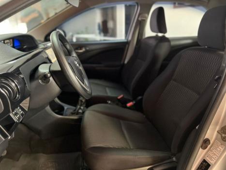 TOYOTA Etios Hatch 1.3 16V 4P FLEX X, Foto 16