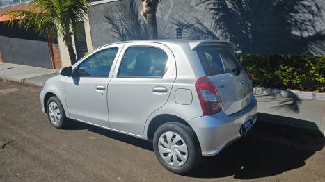 TOYOTA Etios Hatch 1.3 16V 4P FLEX X AUTOMTICO, Foto 5