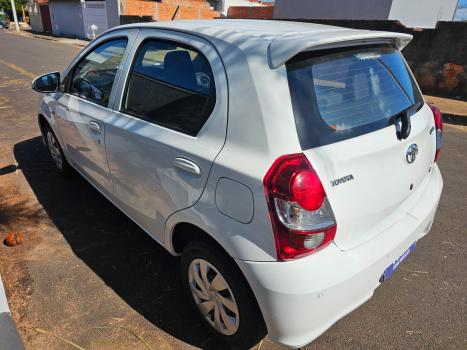 TOYOTA Etios Hatch 1.3 16V 4P FLEX X AUTOMTICO, Foto 3