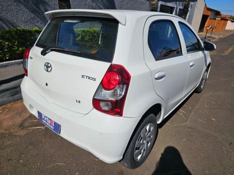 TOYOTA Etios Hatch 1.3 16V 4P FLEX X AUTOMTICO, Foto 5