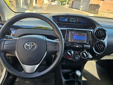 TOYOTA Etios Hatch 1.3 16V 4P FLEX X AUTOMTICO, Foto 16