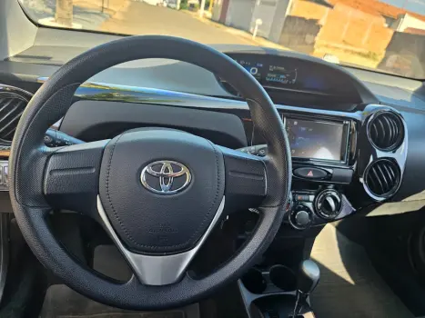 TOYOTA Etios Hatch 1.3 16V 4P FLEX X AUTOMTICO, Foto 17
