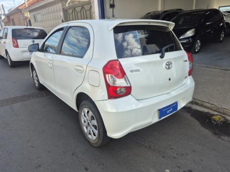 TOYOTA Etios Hatch 1.3 16V 4P FLEX X AUTOMTICO, Foto 4