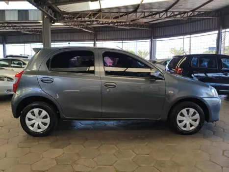 TOYOTA Etios Hatch 1.3 16V 4P FLEX X, Foto 16