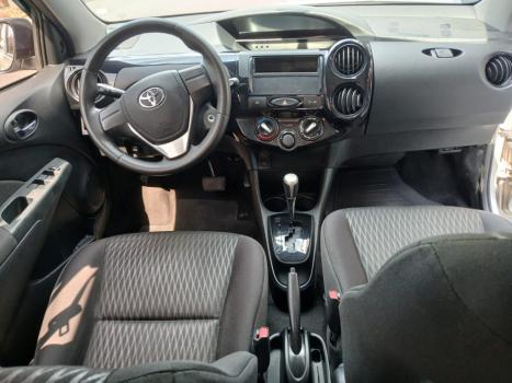 TOYOTA Etios Hatch 1.3 16V 4P FLEX X AUTOMTICO, Foto 4