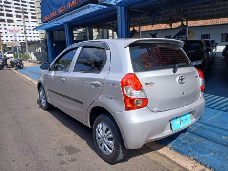 TOYOTA Etios Hatch 1.3 16V 4P FLEX X AUTOMTICO, Foto 12